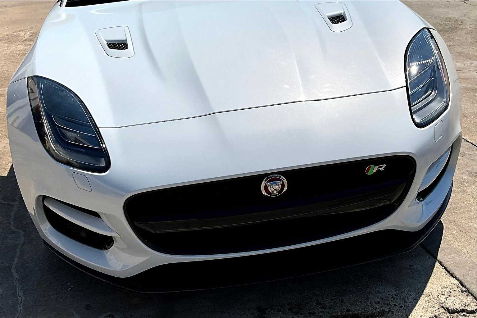 2020 Jaguar F-TYPE R photo 25