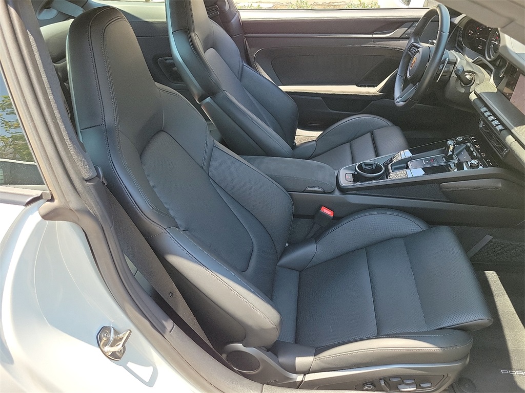 2024 Porsche 911 4S 4 GTS photo 28