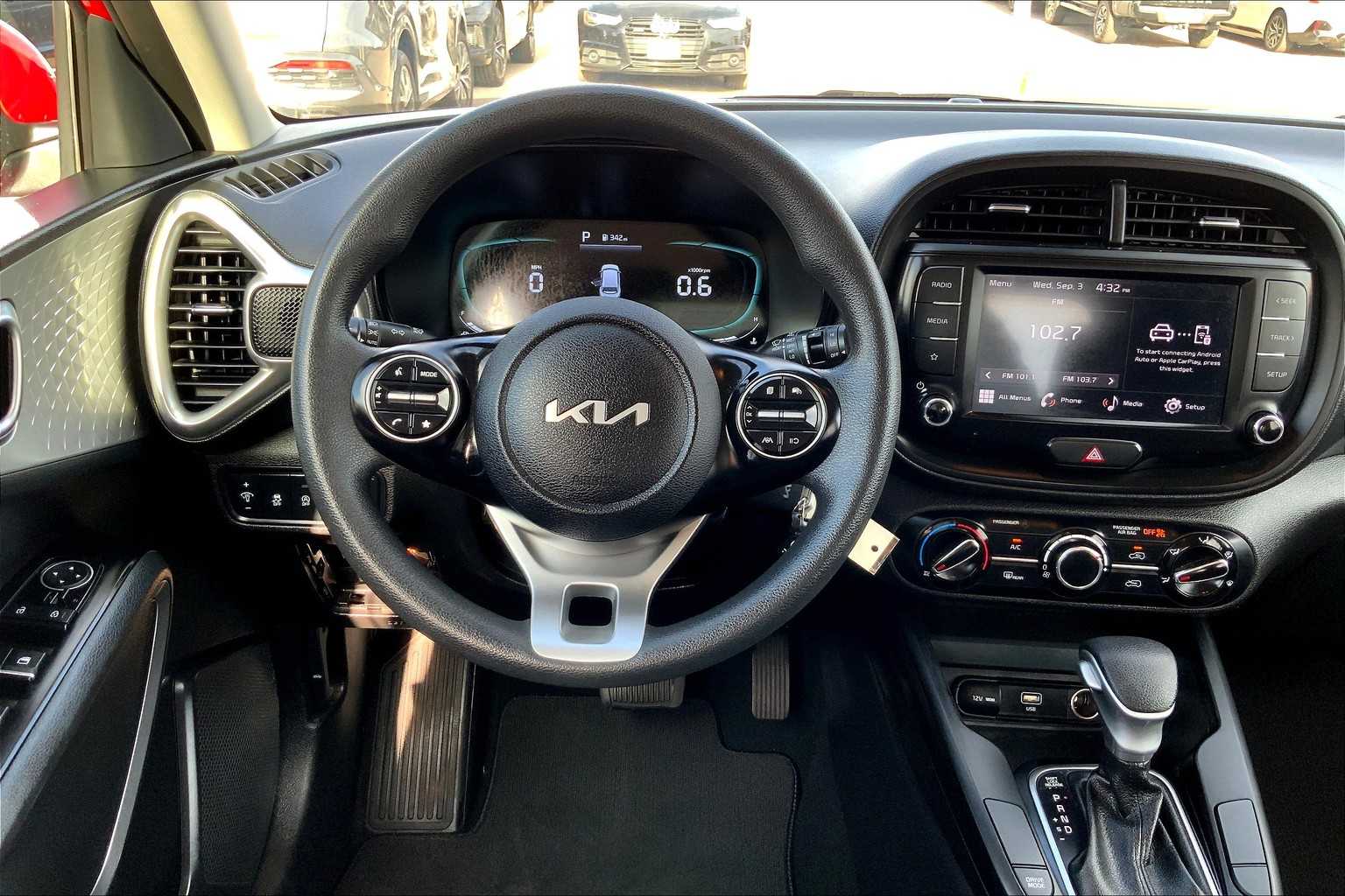 2023 Kia Soul LX photo 5
