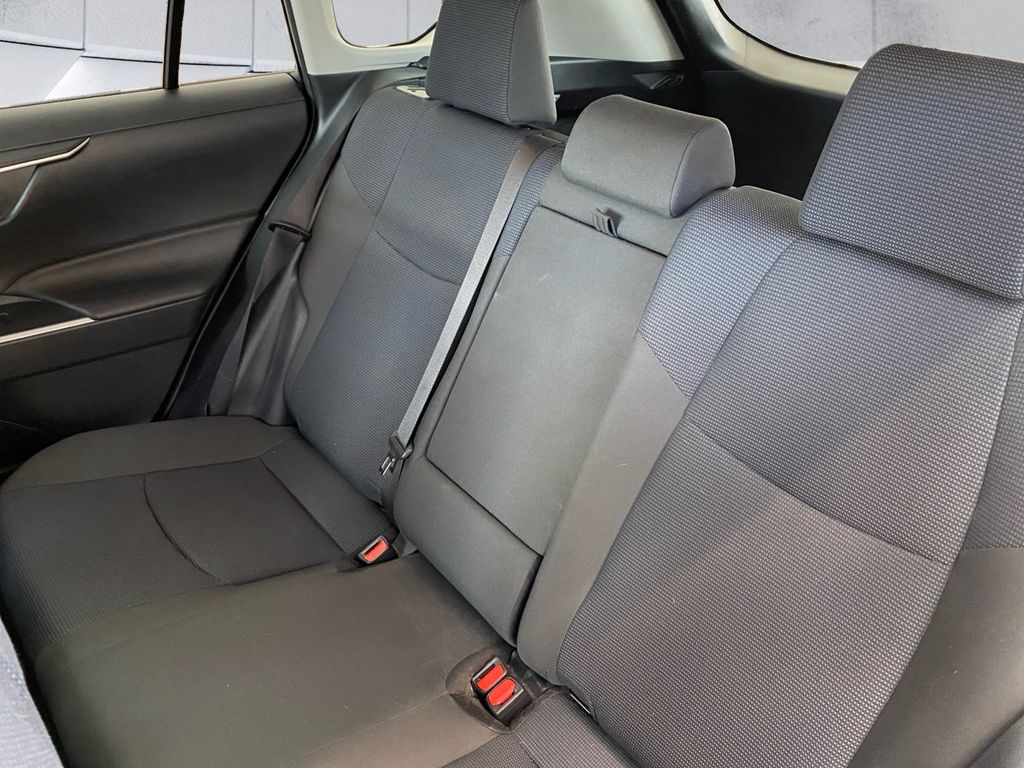 2019 Toyota RAV4 Hybrid LE photo 17