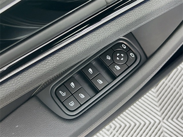 2025 Porsche Panamera E-Hybrid 4 photo 16