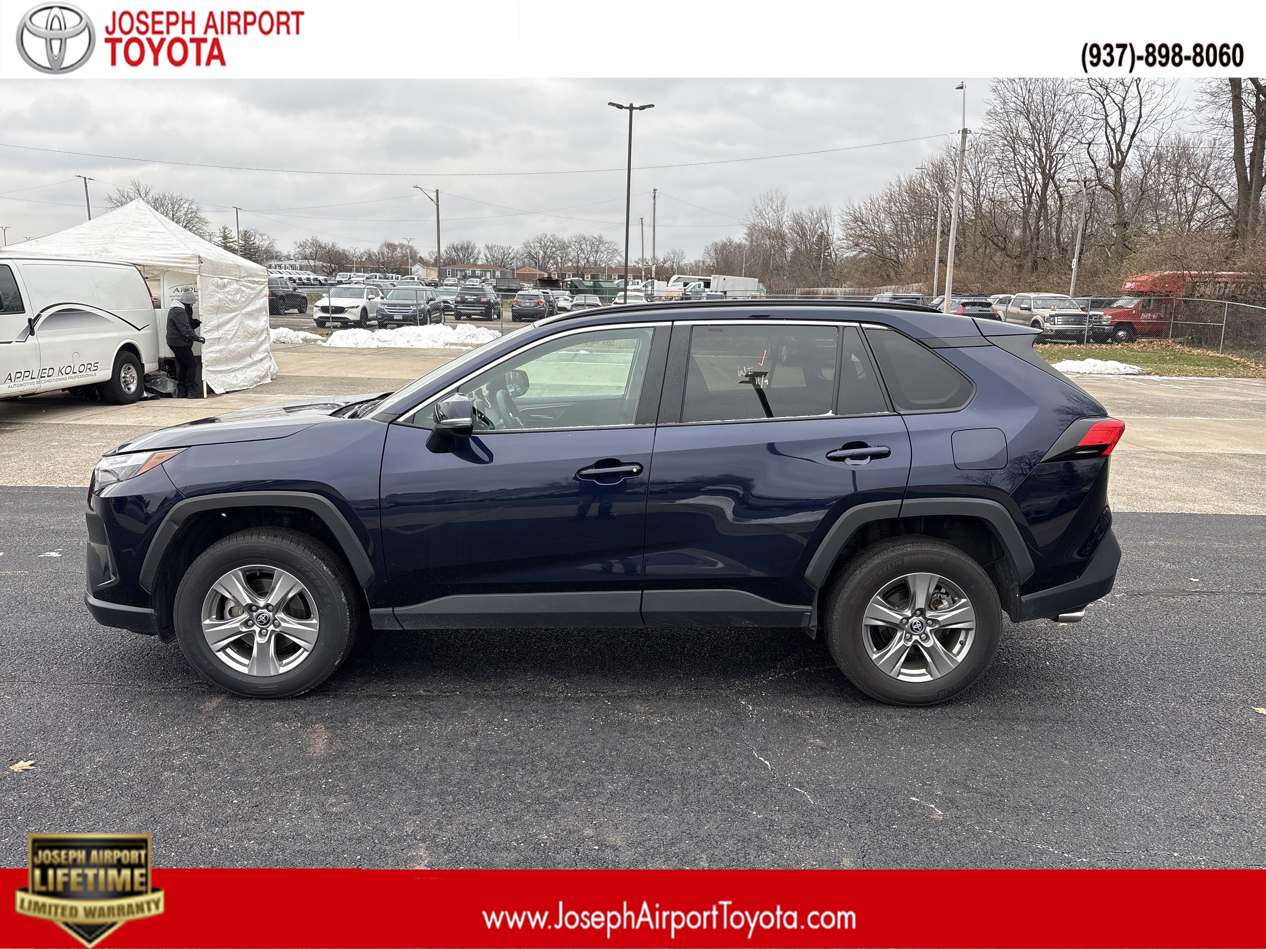 2024 Toyota RAV4 XLE's photo
