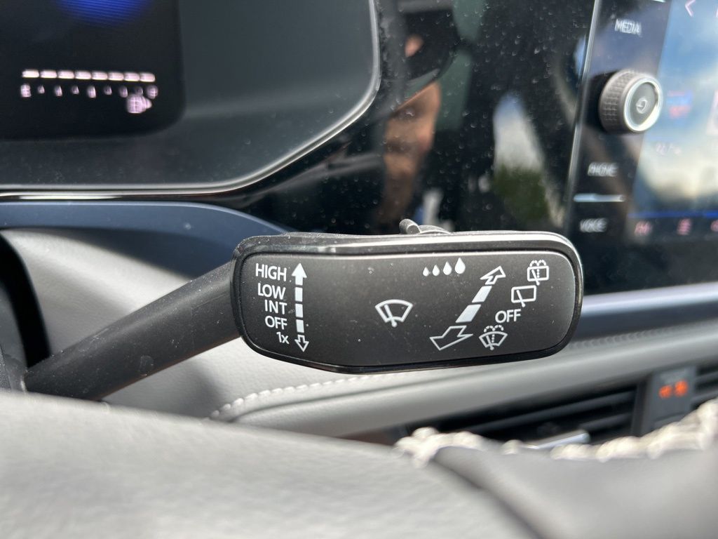 2024 Volkswagen Taos SE photo 23