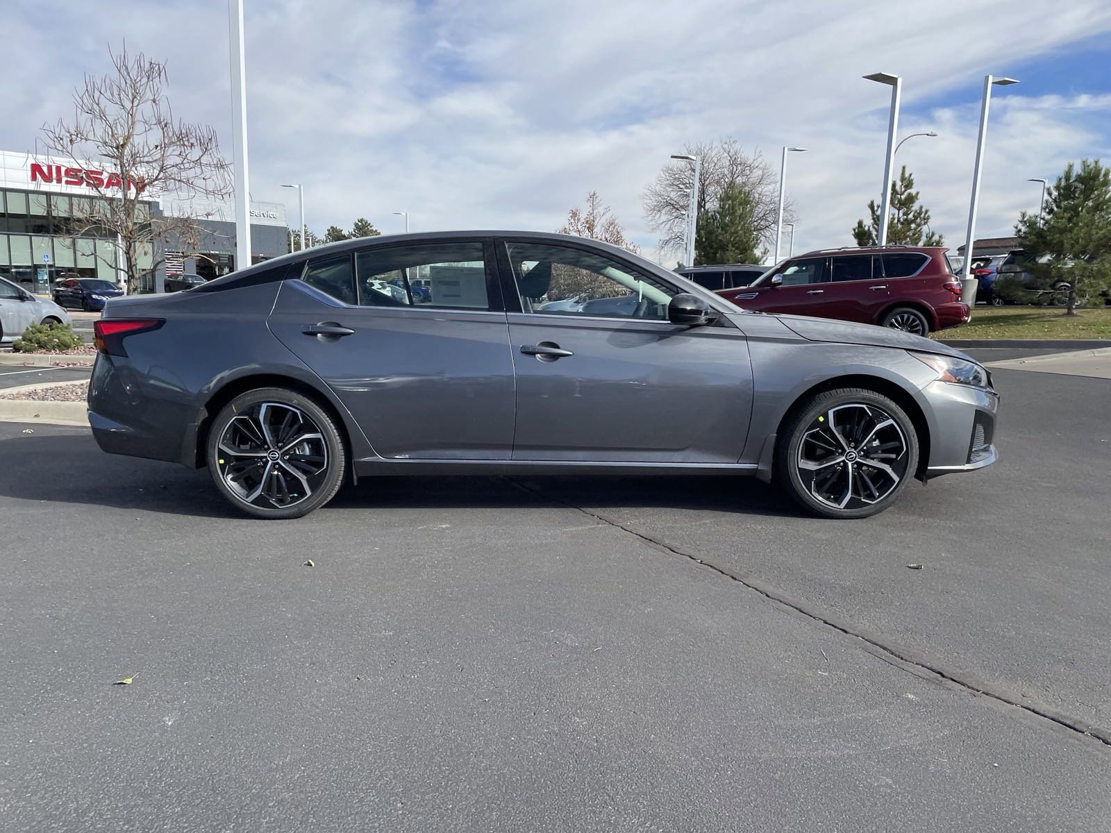 2025 Nissan Altima SR photo 2