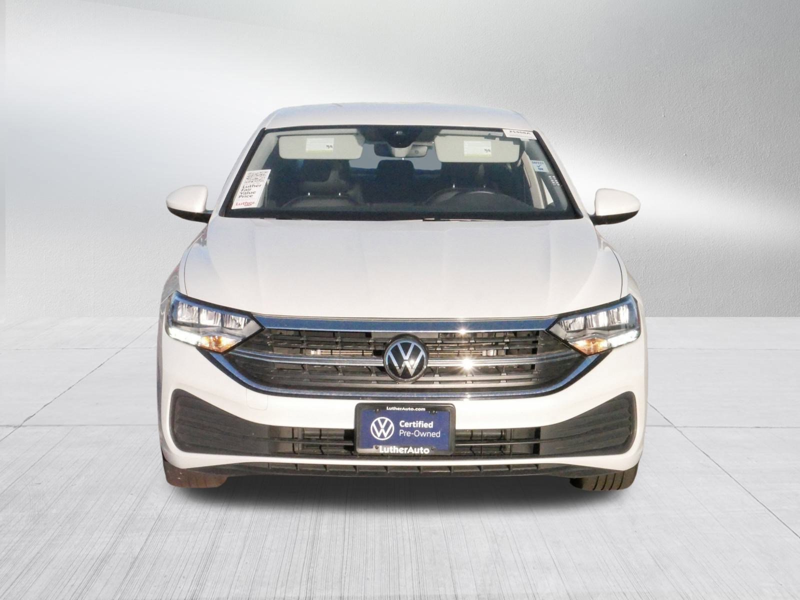 2023 Volkswagen Jetta SE photo 2