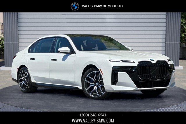 2025 BMW 740i