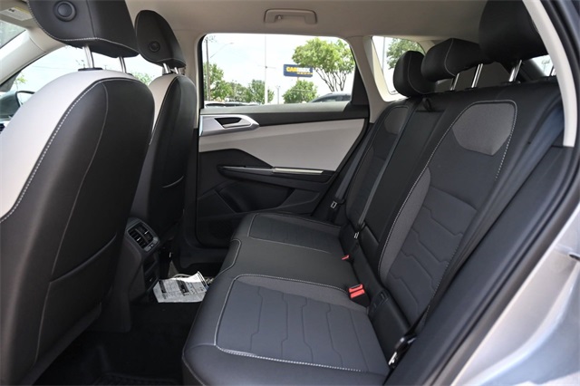 2025 Volkswagen Taos SE photo 21