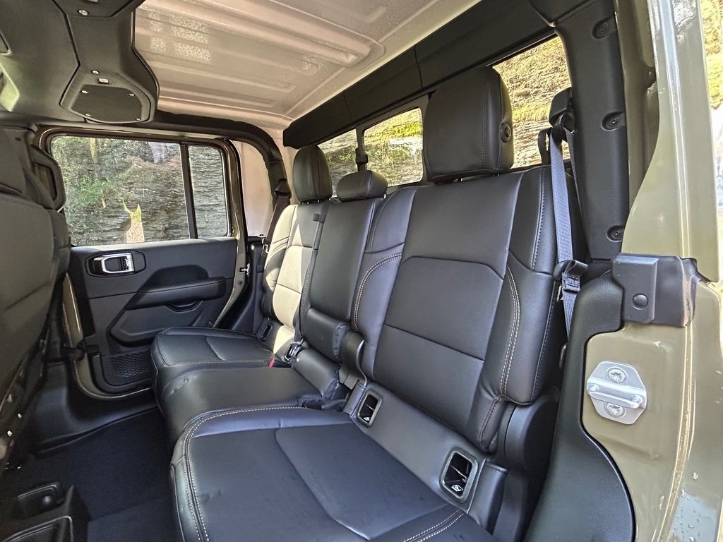 2025 Jeep Gladiator Sport photo 21