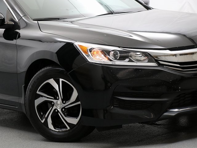 2017 Honda Accord LX photo 3