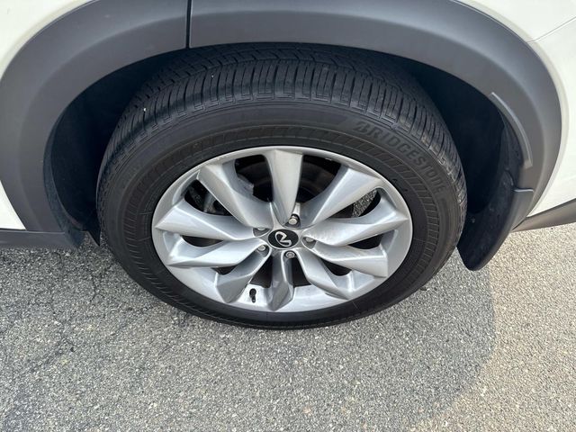 2022 Infiniti QX50 Luxe photo 14