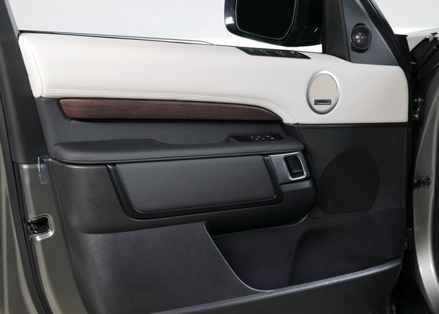 2024 Land Rover Discovery SE photo 17