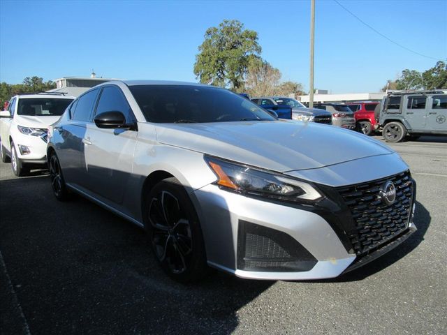 2023 Nissan Altima SR's photo