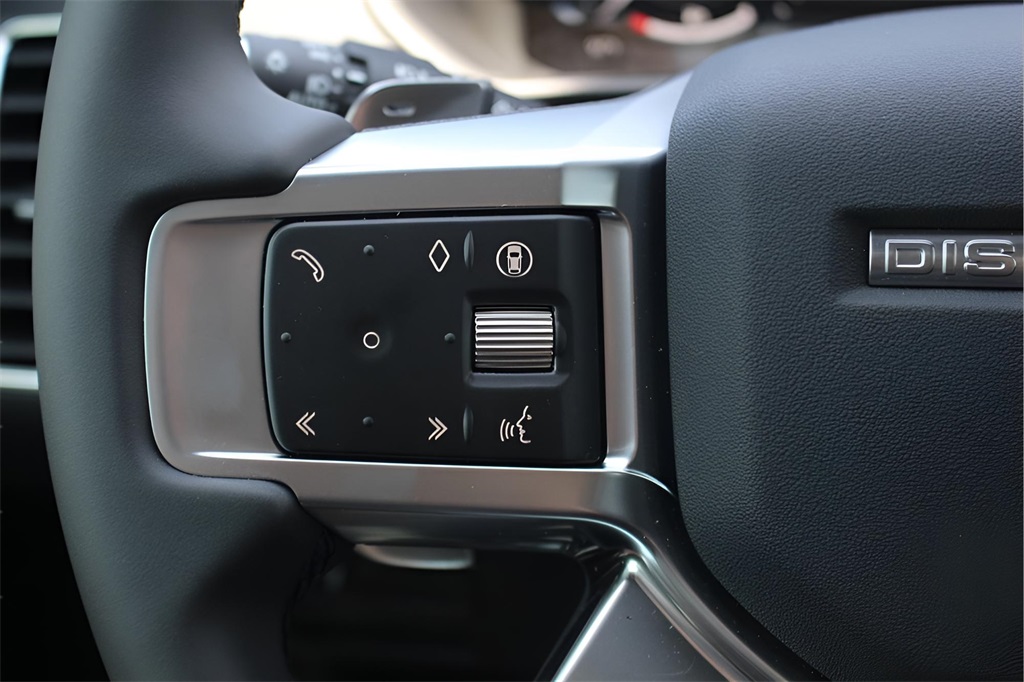 2025 Land Rover Discovery SE photo 16
