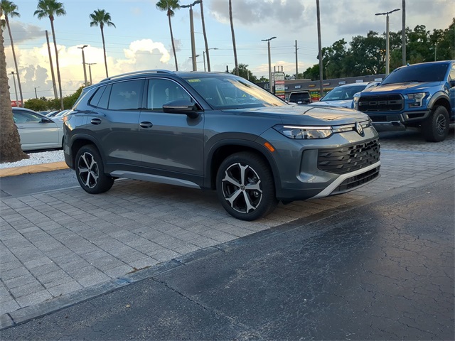 2025 Volkswagen Tiguan SE photo 2
