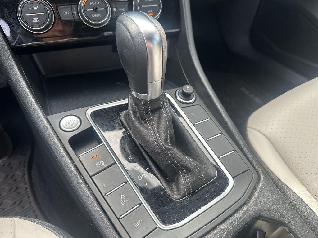 2019 Volkswagen Jetta R-Line photo 17