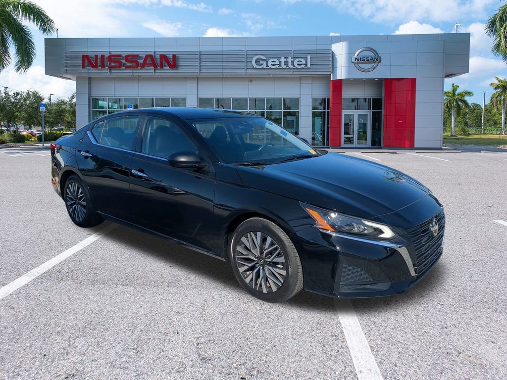 2024 Nissan Altima 2.5 SV photo 2