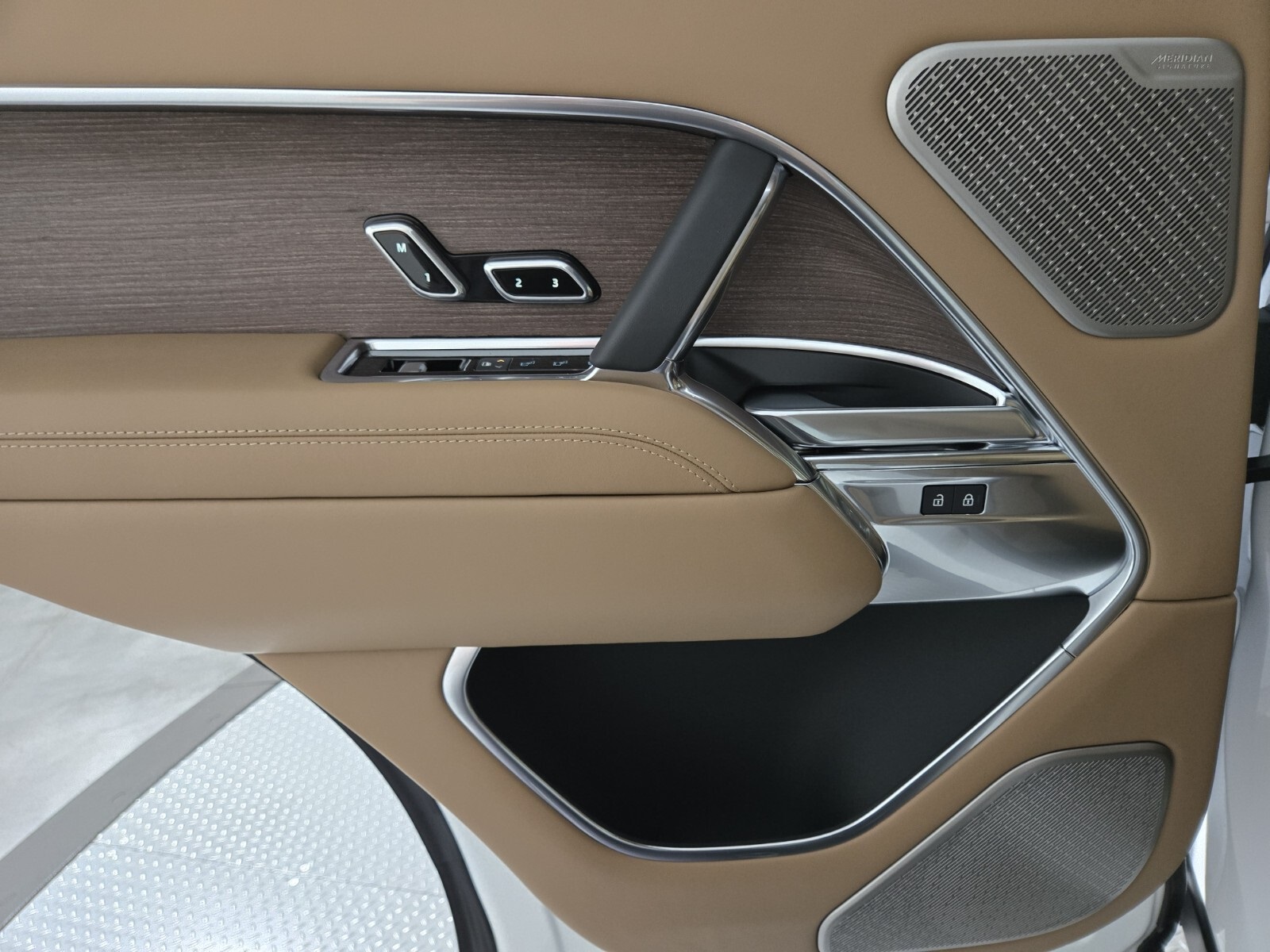2025 Land Rover Range Rover Autobiography photo 17