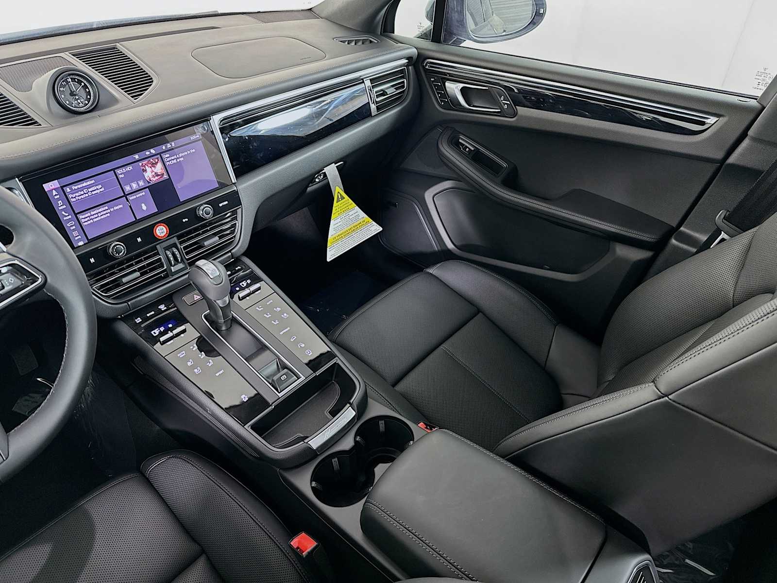 2026 Porsche Macan T photo 21