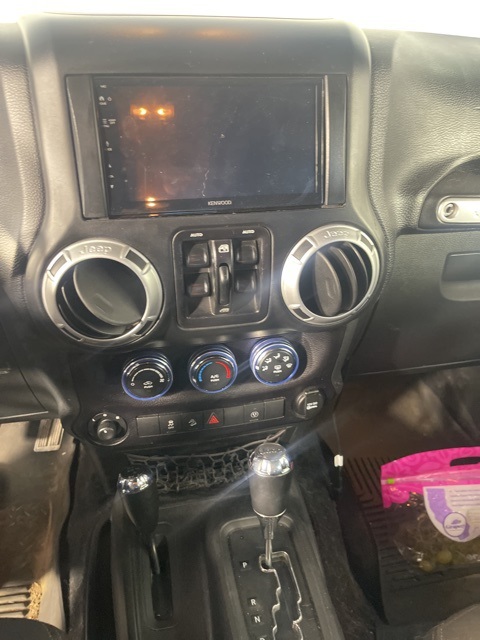 2015 Jeep Wrangler Unlimited Rubicon photo 30