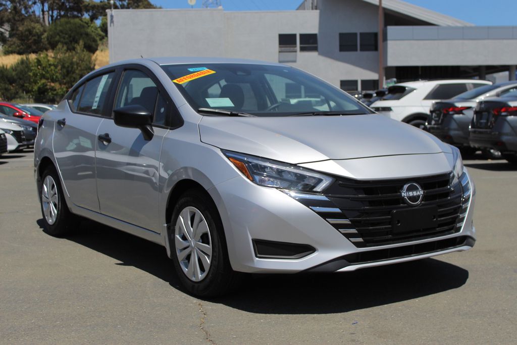 2025 Nissan Versa 1.6 S photo 4