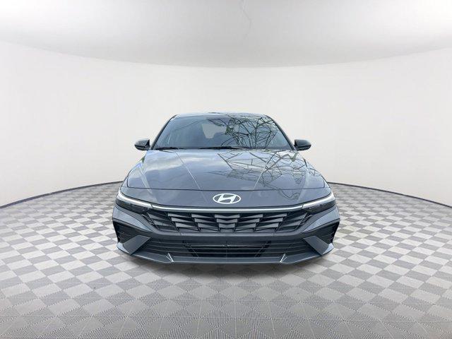 2025 Hyundai Elantra SEL Sport photo 2