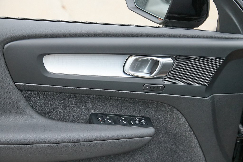 2026 VOLVO XC40 - Image 11