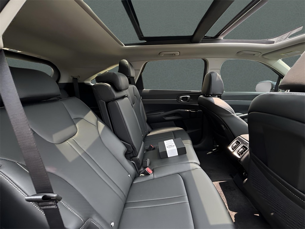 2025 Kia Sorento S photo 17