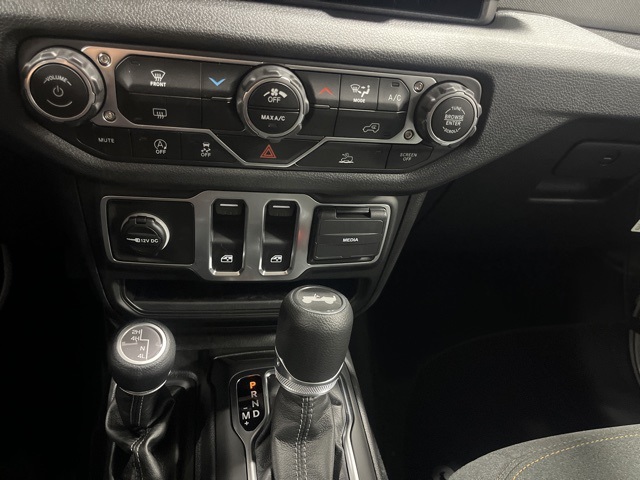 2025 Jeep Wrangler Sport S photo 15
