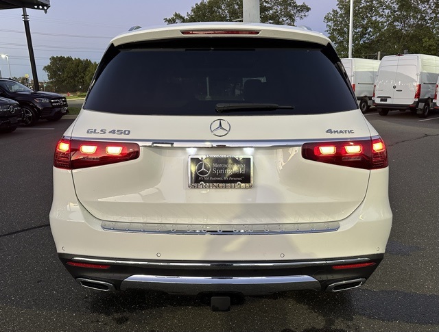 2026 Mercedes Benz GLS 450 4MATIC photo 4