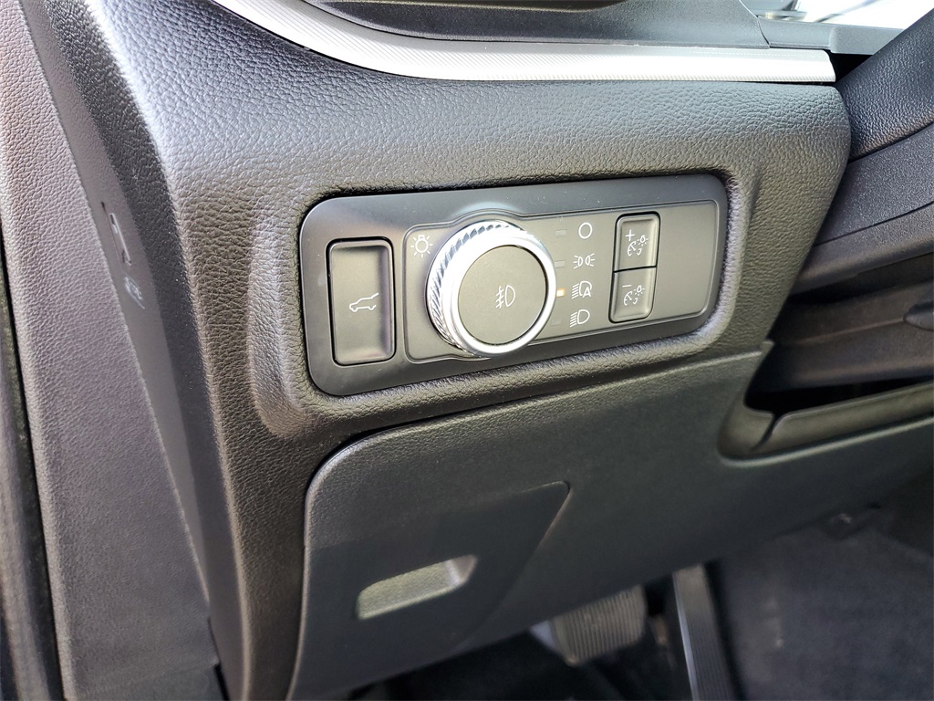 2022 Ford Explorer XLT photo 9