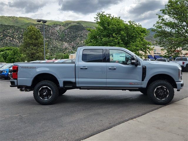 2025 Ford F-350 Lariat photo 2