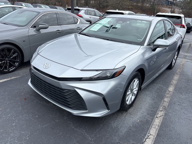 2025 Toyota Camry LE's photo