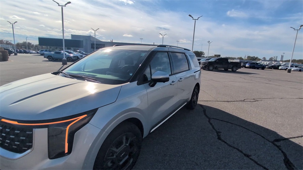 2025 Kia Carnival SX photo 4