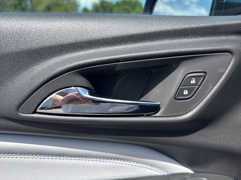2025 Chevrolet Trax LT photo 15