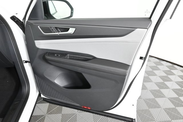 2025 Volkswagen Atlas Cross Sport SEL R-Line photo 10