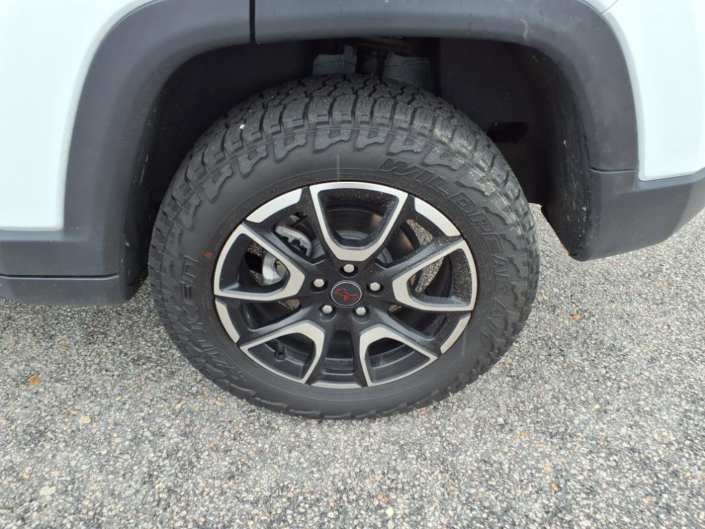 2025 Jeep Compass Trailhawk photo 3