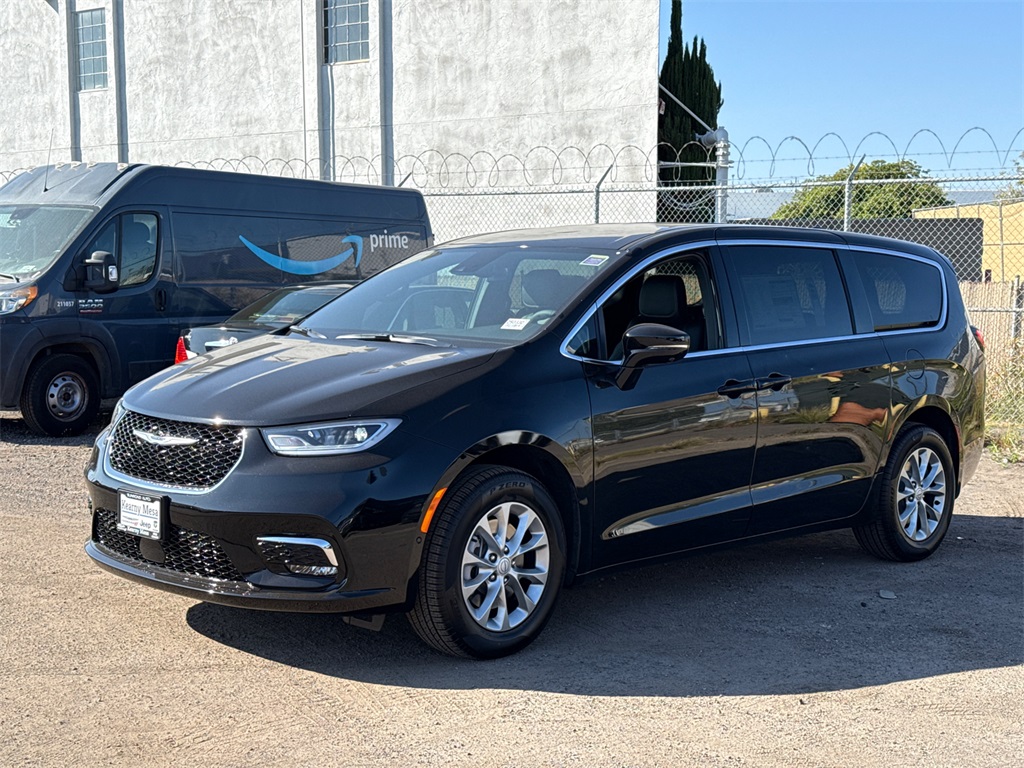 2025 Chrysler Pacifica photo 4
