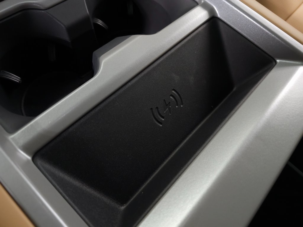 2025 Land Rover Defender 110 V8 photo 31