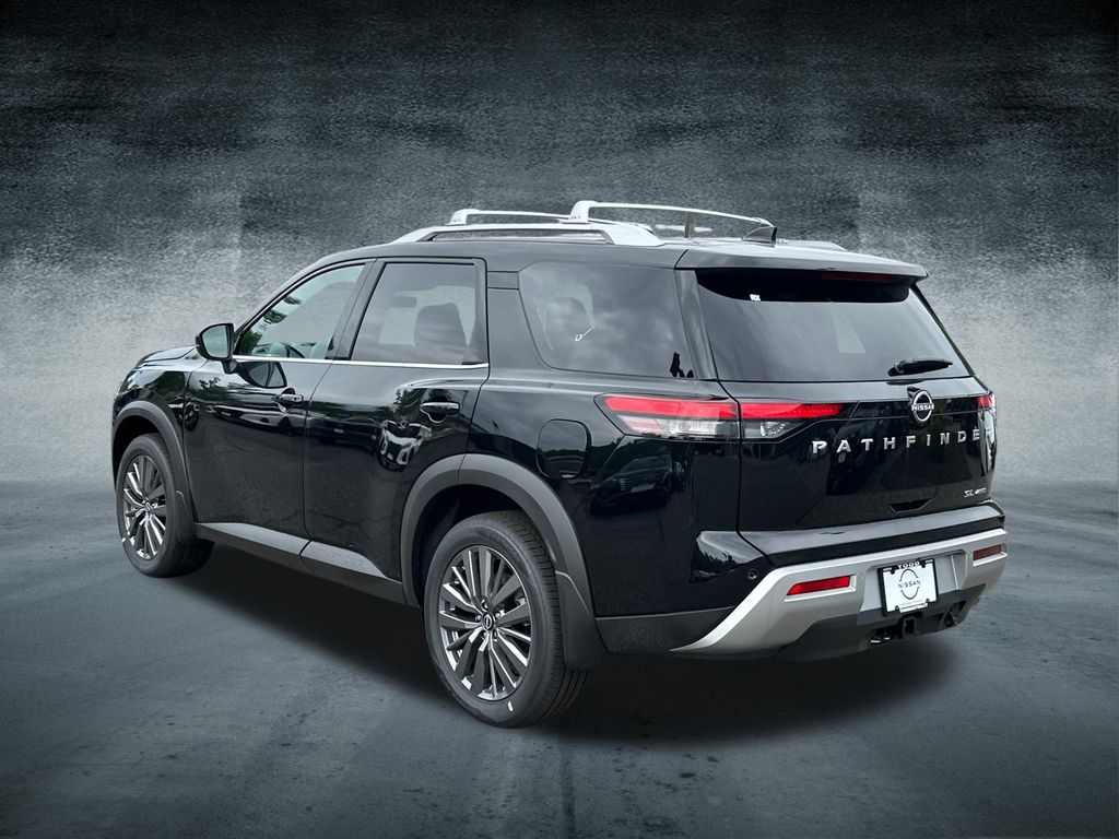 2025 Nissan Pathfinder SL photo 2