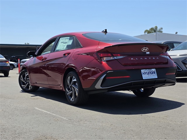 2025 Hyundai Elantra SEL Sport photo 4