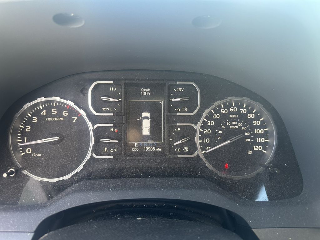 2021 Toyota Tundra SR5 CrewMax photo 2
