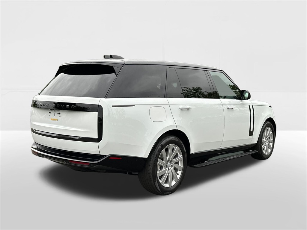 2025 Land Rover Range Rover SE photo 4