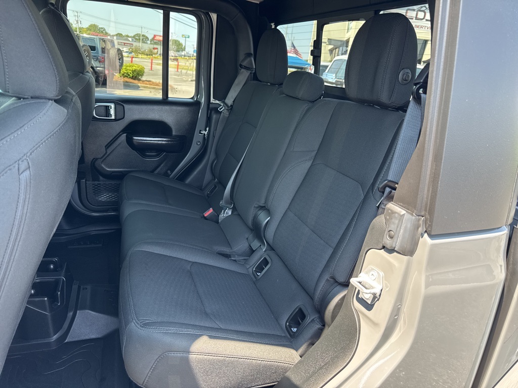 2021 Jeep Gladiator Willys photo 18