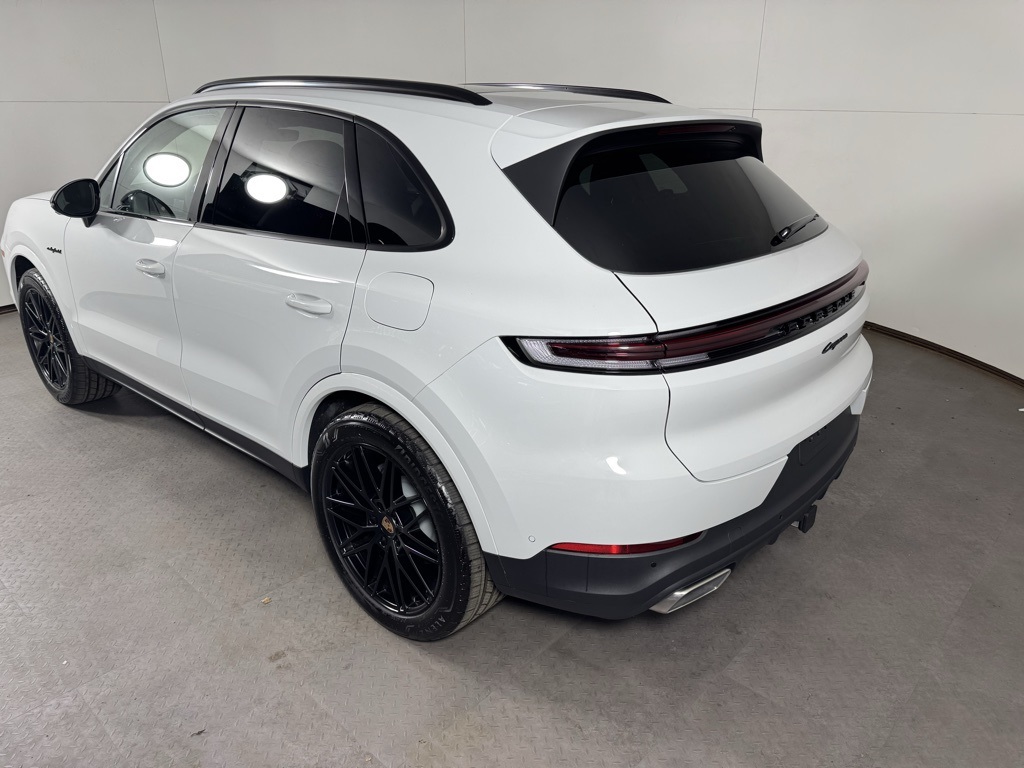 2025 Porsche Cayenne E-Hybrid photo 3