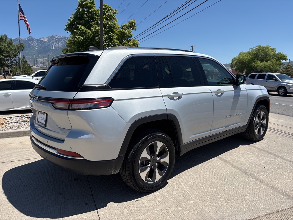 2023 Jeep Cherokee 4xe photo 3