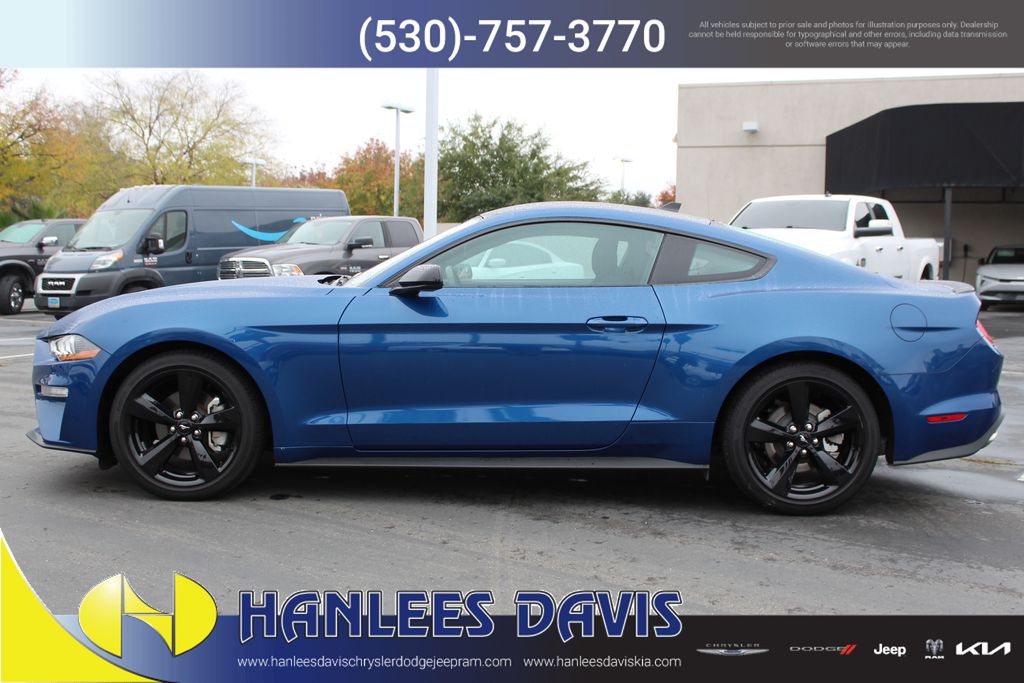 2022 Ford Mustang EcoBoost photo 2