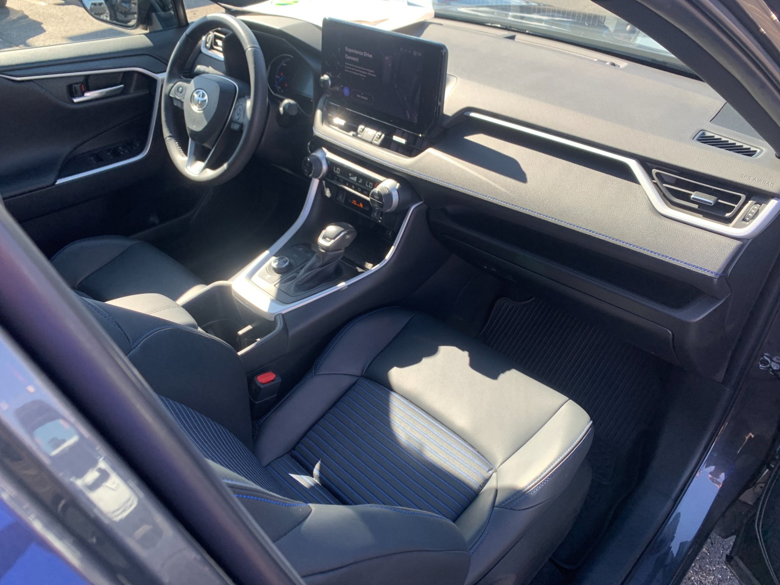 2023 Toyota RAV4 Hybrid XSE photo 14