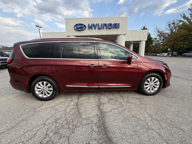 2018 Chrysler Pacifica Touring Plus photo 2
