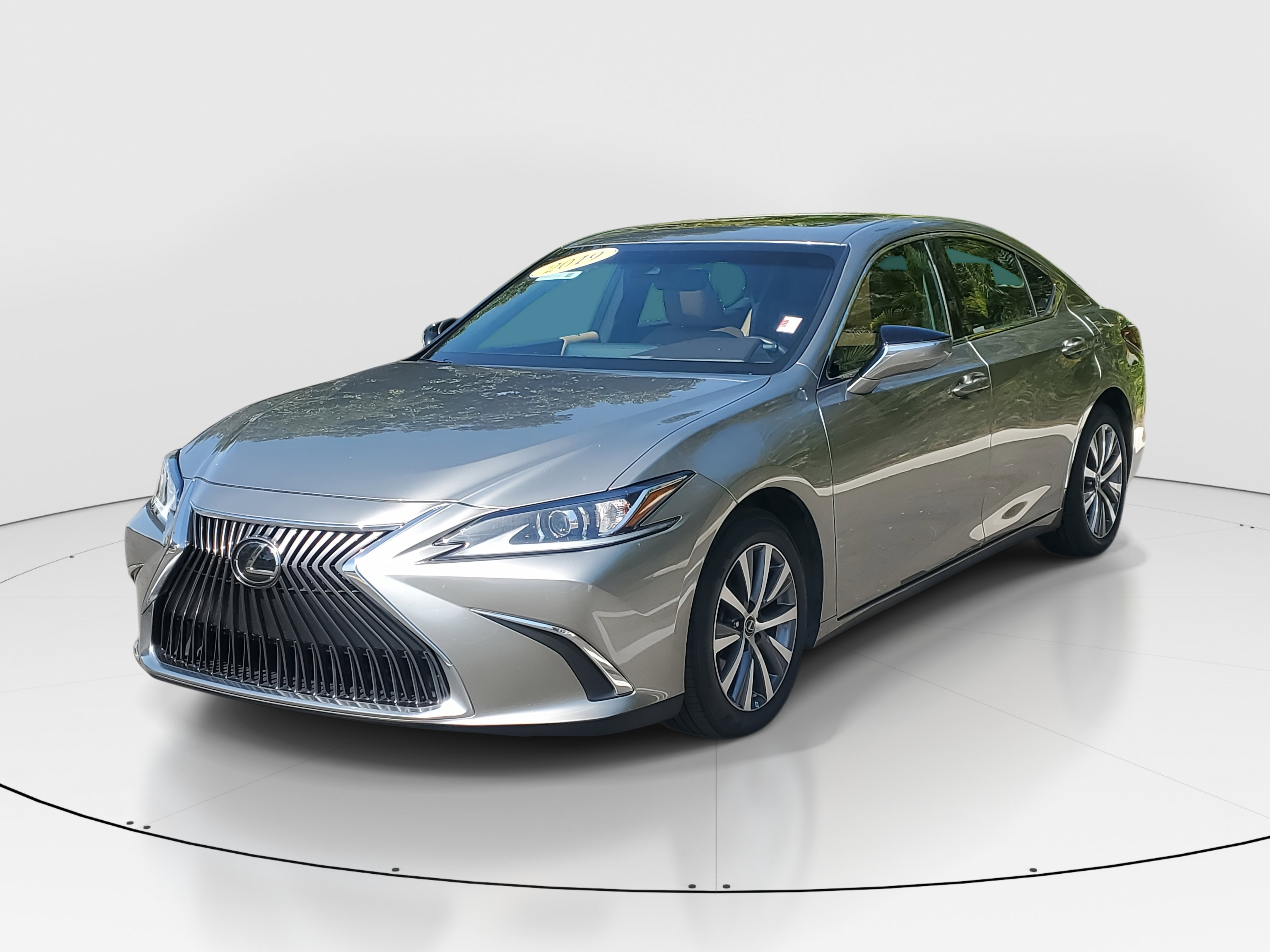 2019 Lexus ES 350 photo 4