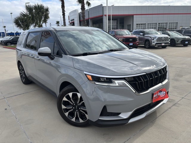 2024 Kia Carnival EX's photo